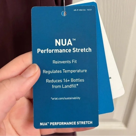 NWT Ariat Clara 6 Pocket Burgundy Scrub Top Size M - Picture 7 of 9